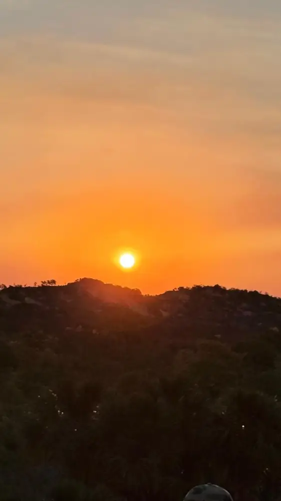 Pôr do sol alaranjado sobre a serra do Jalapão